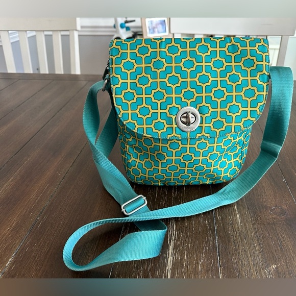 Baggallini Beijing cross body bag - Picture 1 of 15